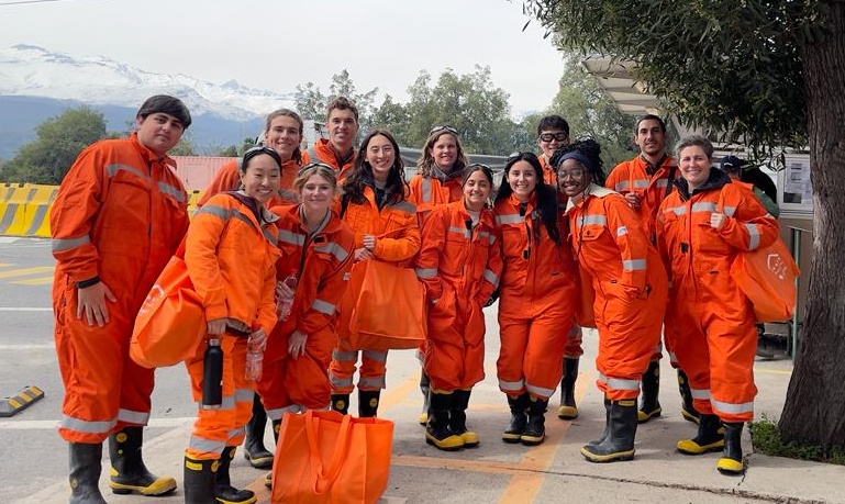 Jennifer Dunn and graduate students on a research field trip